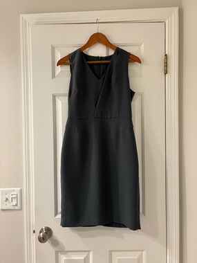 Banana Republic Sleeveless V-Neck Charcoal Gray Sheath Dress - Size 2